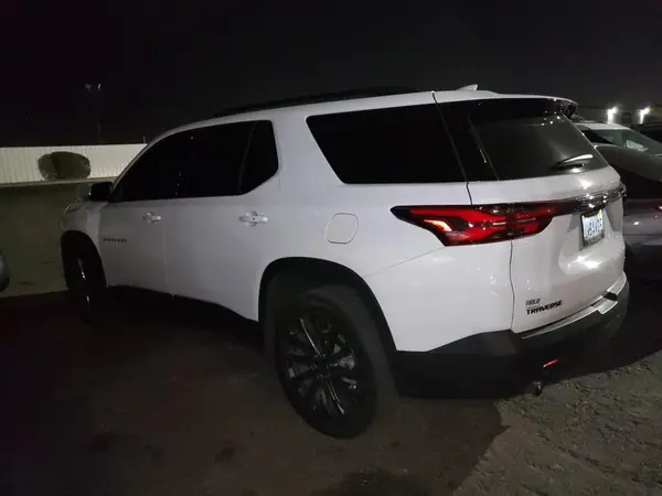1GNERJKW8PJ210800 2023 CHEVROLET TRAVERSE - Image 2
