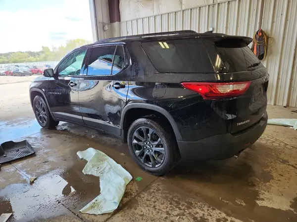 1GNERJKX7JJ245635 2018 CHEVROLET TRAVERSE - Image 2