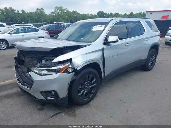 1GNERJKX8JJ146032 2018 CHEVROLET TRAVERSE - Image 2