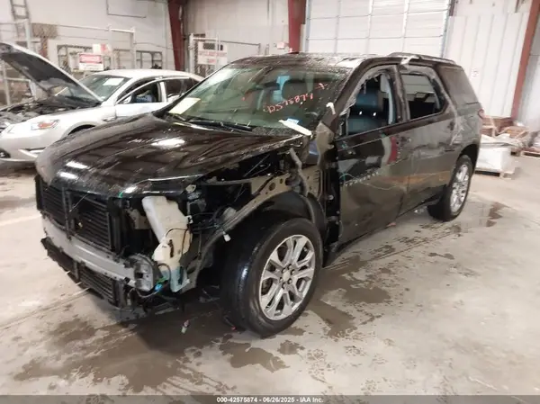 1GNERKKW0JJ102605 2018 CHEVROLET TRAVERSE - Image 2