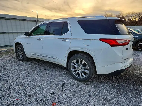 1GNERKKW1JJ110051 2018 CHEVROLET TRAVERSE - Image 2