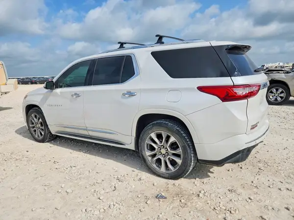 1GNERKKW1JJ204205 2018 CHEVROLET TRAVERSE - Image 2