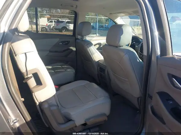 1GNERKKW1JJ282788 2018 CHEVROLET TRAVERSE - Image 8