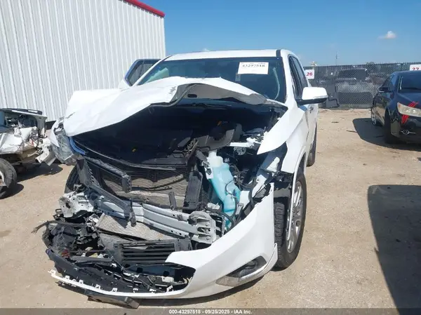 1GNERKKW3JJ176035 2018 CHEVROLET TRAVERSE - Image 2