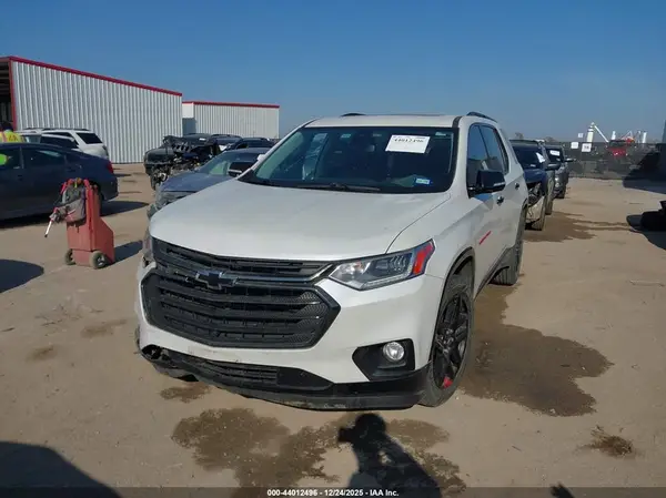 1GNERKKW7JJ173977 2018 CHEVROLET TRAVERSE - Image 2