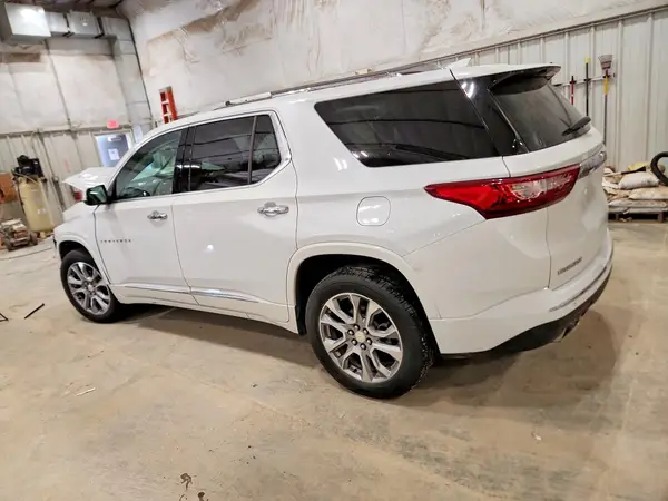 1GNERKKW8JJ122410 2018 CHEVROLET TRAVERSE - Image 2