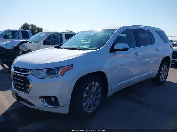 1GNERKKWXJJ123977 2018 CHEVROLET TRAVERSE - Image 2