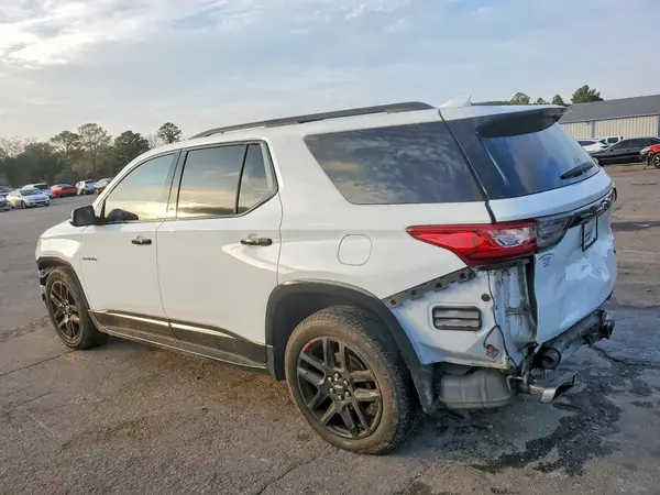 1GNERKKWXJJ135496 2018 CHEVROLET TRAVERSE - Image 2