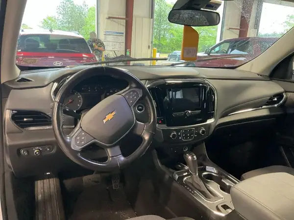 1GNERMKW3LJ238953 2020 CHEVROLET TRAVERSE - Image 2