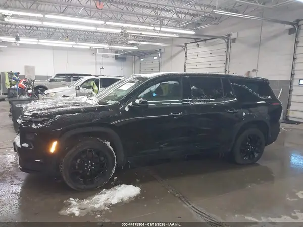 1GNEVEKS3RJ234781 2024 CHEVROLET TRAVERSE - Image 2