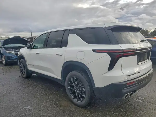 1GNEVEKS6RJ208496 2024 CHEVROLET TRAVERSE - Image 2