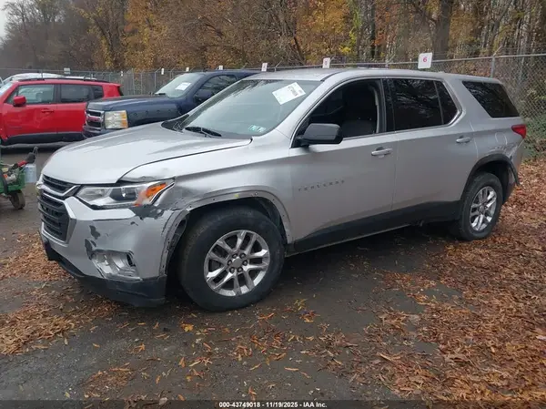 1GNEVFKW0JJ253740 2018 CHEVROLET TRAVERSE - Image 2