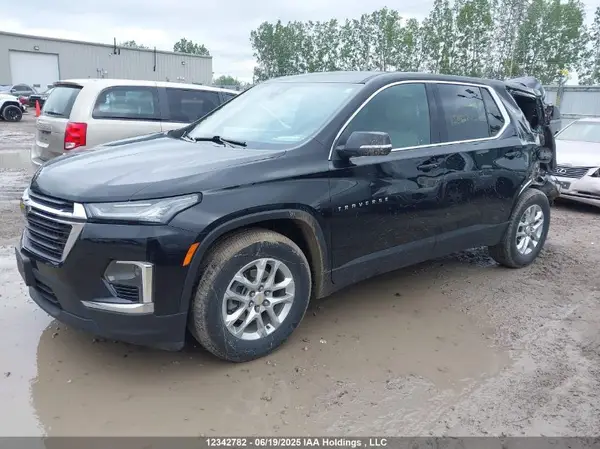 1GNEVFKW2PJ245826 2023 CHEVROLET TRAVERSE - Image 2