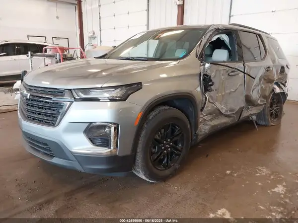 1GNEVFKW2PJ304440 2023 CHEVROLET TRAVERSE - Image 2