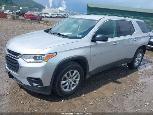 1GNEVFKW3JJ223406 2018 CHEVROLET TRAVERSE - Image 2