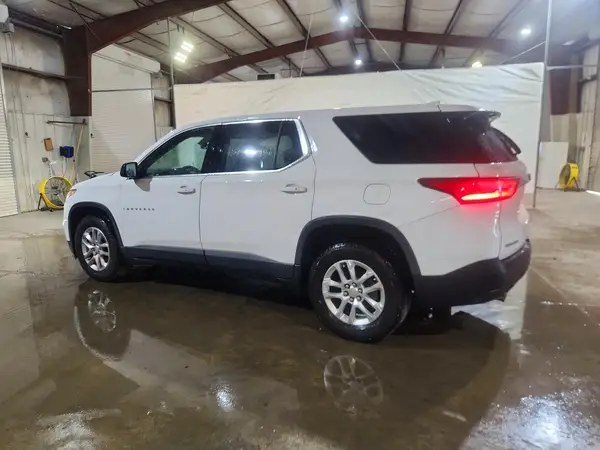 1GNEVFKW6JJ148975 2018 CHEVROLET TRAVERSE - Image 2