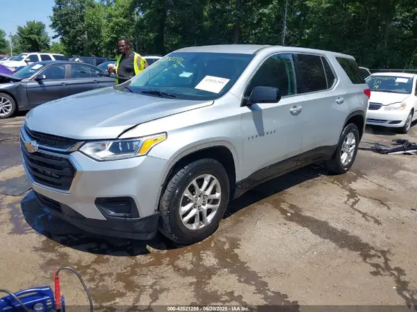 1GNEVFKW7JJ195108 2018 CHEVROLET TRAVERSE - Image 2