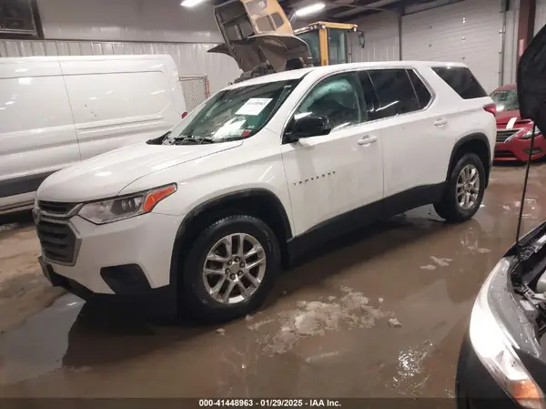 1GNEVFKW8JJ193464 2018 CHEVROLET TRAVERSE - Image 2