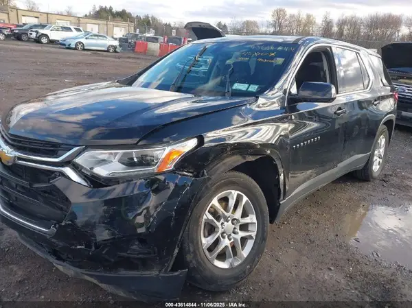 1GNEVFKW9JJ153961 2018 CHEVROLET TRAVERSE - Image 2