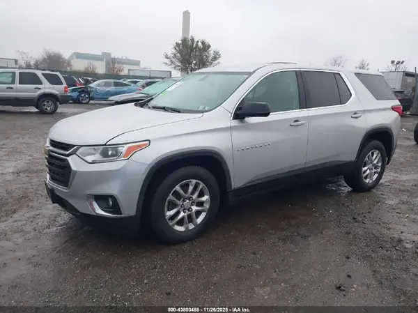 1GNEVFKWXJJ238601 2018 CHEVROLET TRAVERSE - Image 2