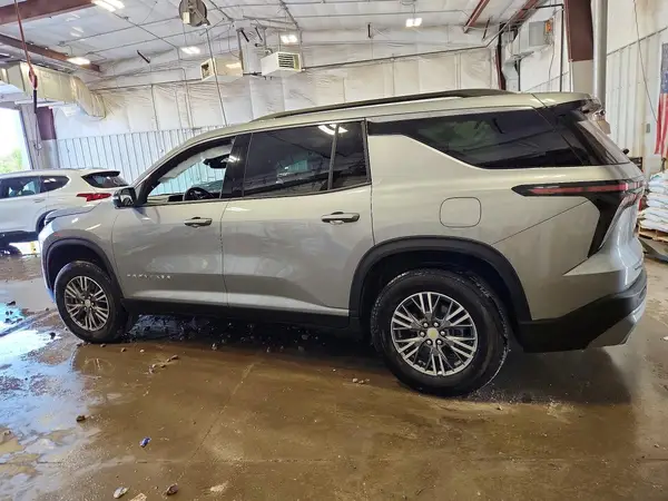 1GNEVGKS0TJ117176 2026 CHEVROLET TRAVERSE - Image 2