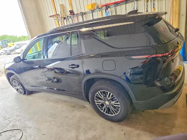 1GNEVGKS5TJ137732 2026 CHEVROLET TRAVERSE - Image 2