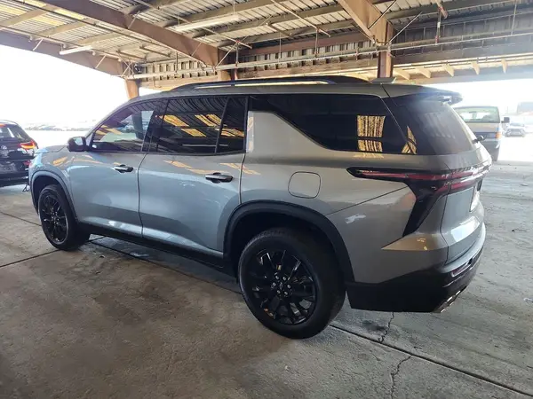 1GNEVGKS9TJ308885 2026 CHEVROLET TRAVERSE - Image 2