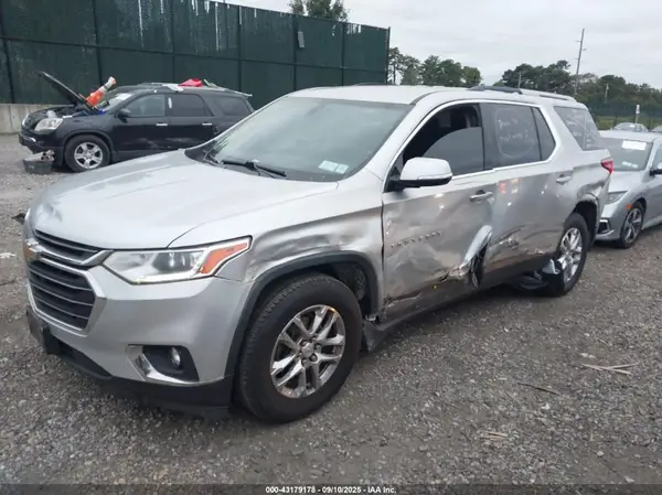 1GNEVGKW0JJ185168 2018 CHEVROLET TRAVERSE - Image 2