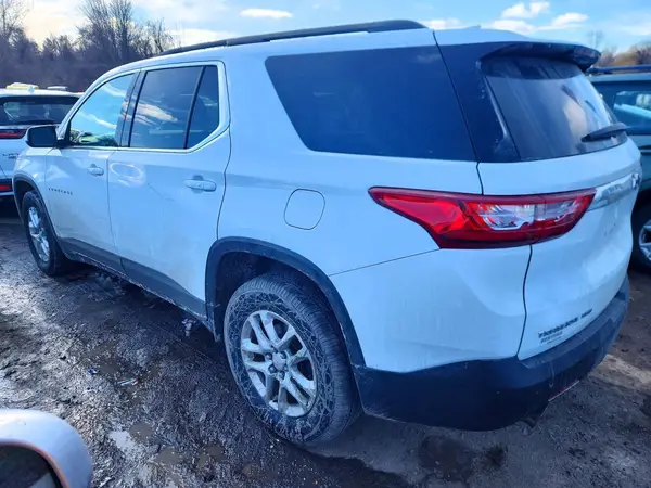 1GNEVGKW0KJ244835 2019 CHEVROLET TRAVERSE - Image 2