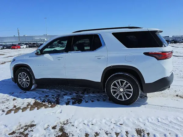 1GNEVGKW5PJ233840 2023 CHEVROLET TRAVERSE - Image 2