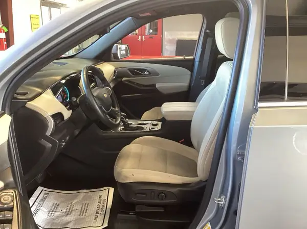 1GNEVGKW6PJ269990 2023 CHEVROLET TRAVERSE - Image 2
