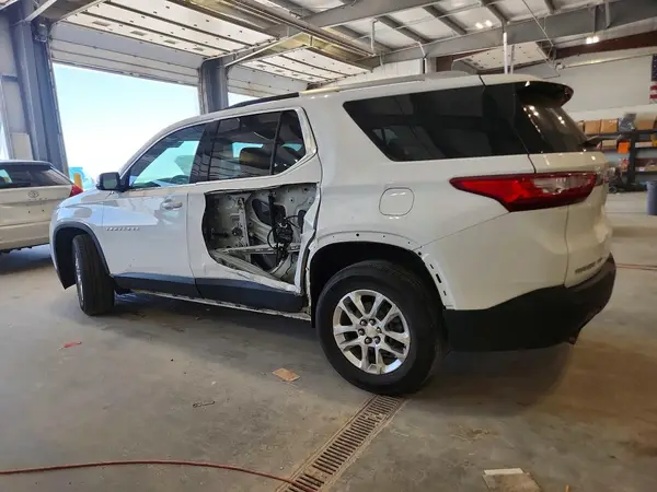 1GNEVGKW7JJ219963 2018 CHEVROLET TRAVERSE - Image 2