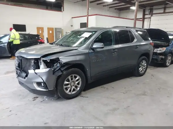1GNEVGKW7MJ261084 2021 CHEVROLET TRAVERSE - Image 2