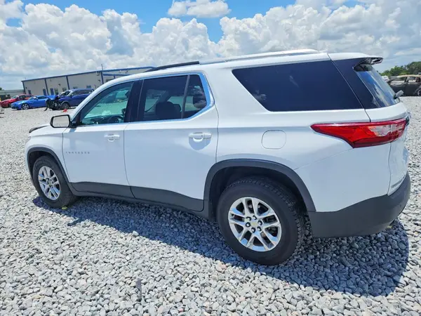 1GNEVGKW8JJ241812 2018 CHEVROLET TRAVERSE - Image 2