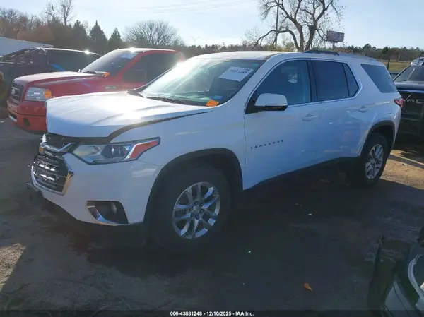 1GNEVGKW8JJ257198 2018 CHEVROLET TRAVERSE - Image 2