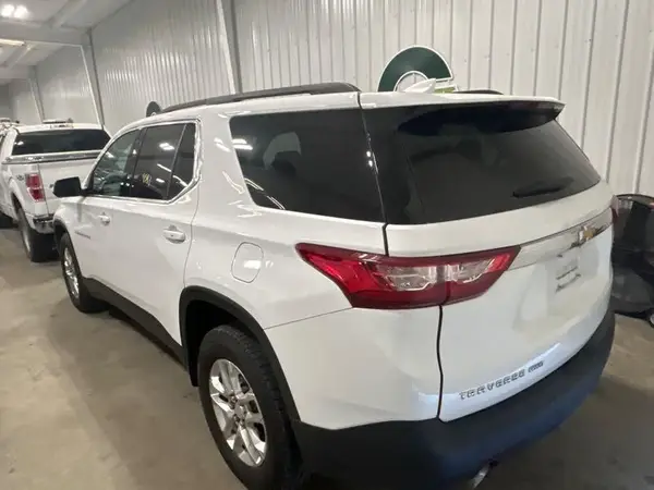 1GNEVGKWXMJ158581 2021 CHEVROLET TRAVERSE - Image 2