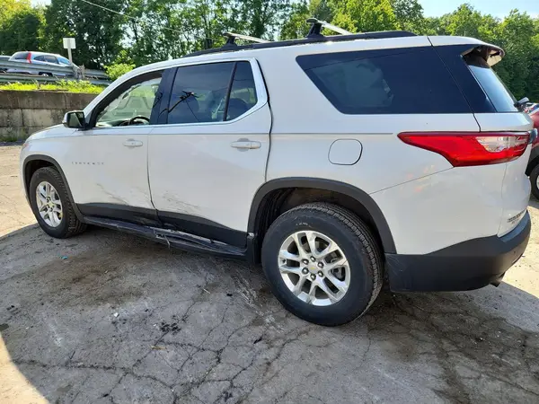 1GNEVGKWXMJ264822 2021 CHEVROLET TRAVERSE - Image 2