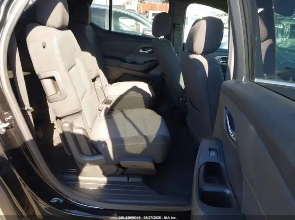 1GNEVGKWXPJ161050 2023 CHEVROLET TRAVERSE - Image 8