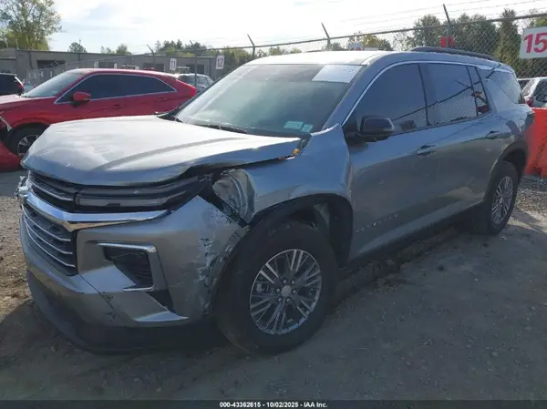 1GNEVGRS0SJ272220 2025 CHEVROLET TRAVERSE - Image 2