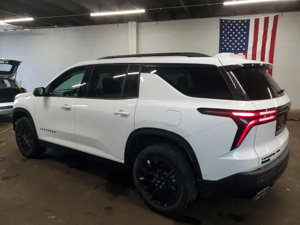 1GNEVGRS1SJ123539 2025 CHEVROLET TRAVERSE - Image 2