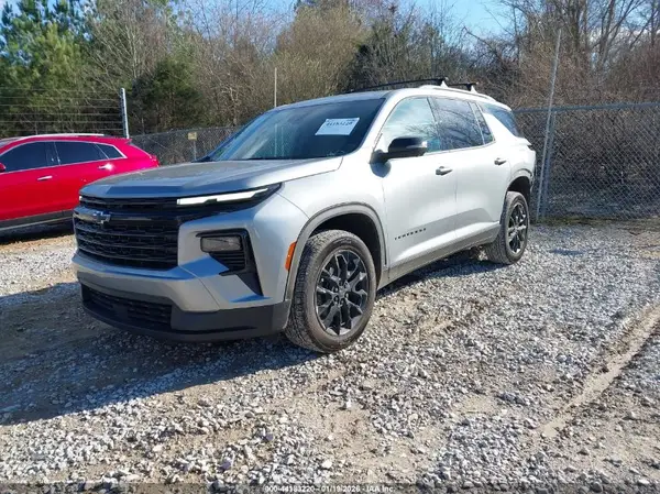 1GNEVGRSXSJ230282 2025 CHEVROLET TRAVERSE - Image 2