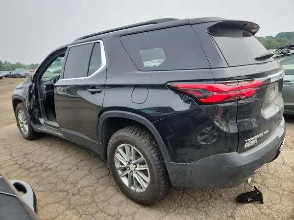 1GNEVHKW0PJ333446 2023 CHEVROLET TRAVERSE - Image 2