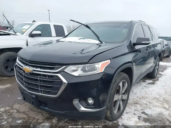 1GNEVHKW2JJ135815 2018 CHEVROLET TRAVERSE - Image 2