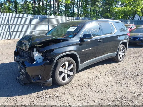 1GNEVHKW2JJ240855 2018 CHEVROLET TRAVERSE - Image 2