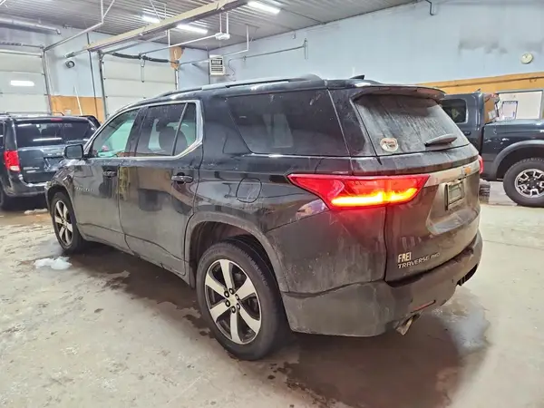1GNEVHKW2KJ243904 2019 CHEVROLET TRAVERSE - Image 2