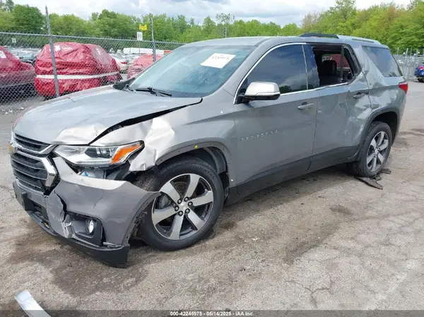 1GNEVHKW3JJ265067 2018 CHEVROLET TRAVERSE - Image 2