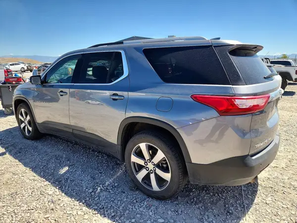 1GNEVHKW3JJ281639 2018 CHEVROLET TRAVERSE - Image 2