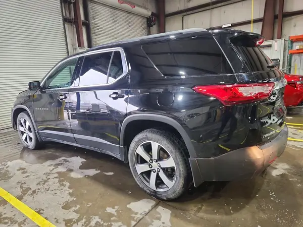 1GNEVHKW3LJ295883 2020 CHEVROLET TRAVERSE - Image 2