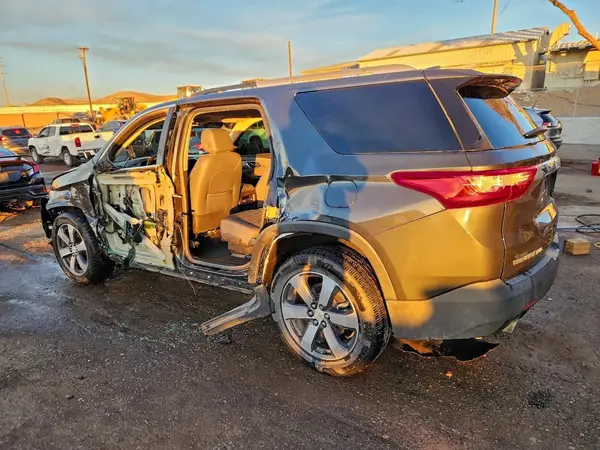 1GNEVHKW4JJ204486 2018 CHEVROLET TRAVERSE - Image 2