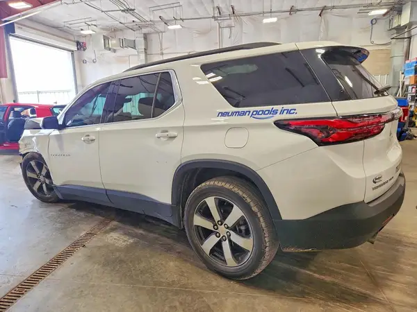 1GNEVHKW4PJ307562 2023 CHEVROLET TRAVERSE - Image 2